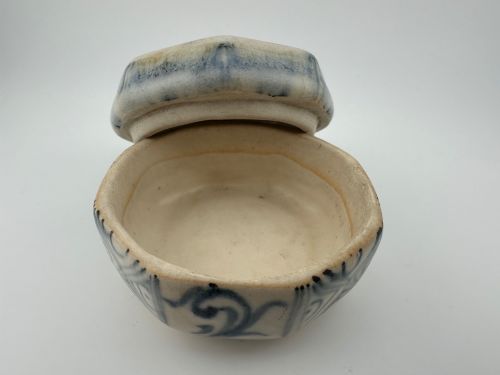 fig 5. Small octagonal ceramic covered box featuring off-white glaze and hand-painted blue cobalt scroll motifs.