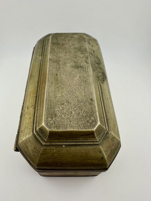 fig 2. 19th Century Malay Brunei Brass Betel Nut Sirih Box Engraved Borneo Region c.1880 Heavy 1329g