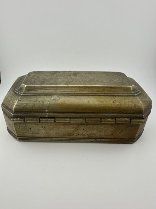 fig 4. 19th Century Malay Brunei Brass Betel Nut Sirih Box Engraved Borneo Region c.1880 Heavy 1329g