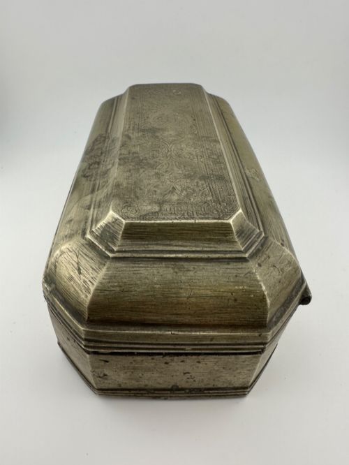 fig 5. 19th Century Malay Brunei Brass Betel Nut Sirih Box Engraved Borneo Region c.1880 Heavy 1329g