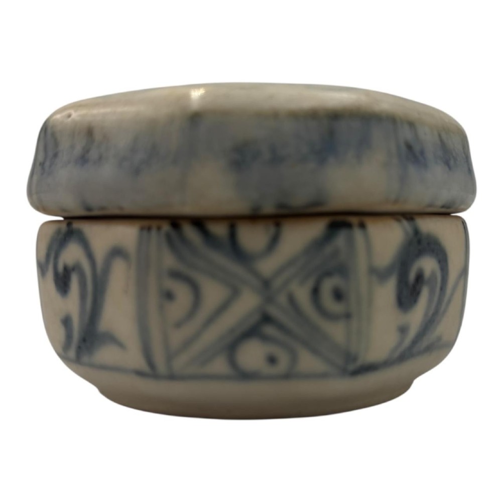Small octagonal ceramic covered box featuring off-white glaze and hand-painted blue cobalt scroll motifs.