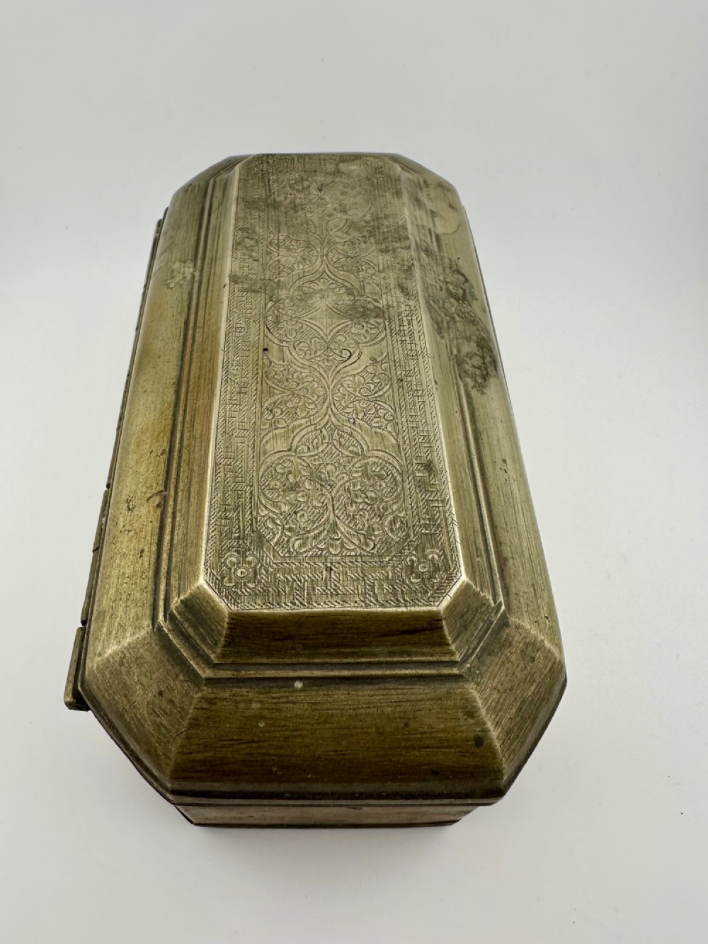 19th Century Malay Brunei Brass Betel Nut Sirih Box Engraved Borneo Region c.1880 Heavy 1329g View III