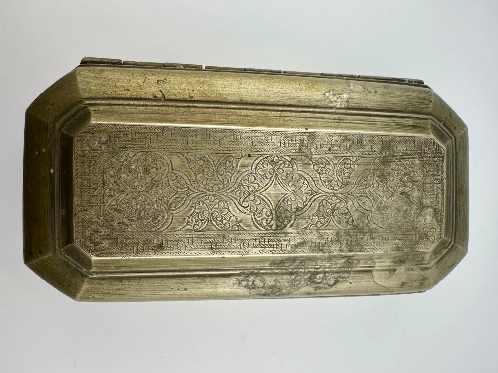 19th Century Malay Brunei Brass Betel Nut Sirih Box Engraved Borneo Region c.1880 Heavy 1329g View IV