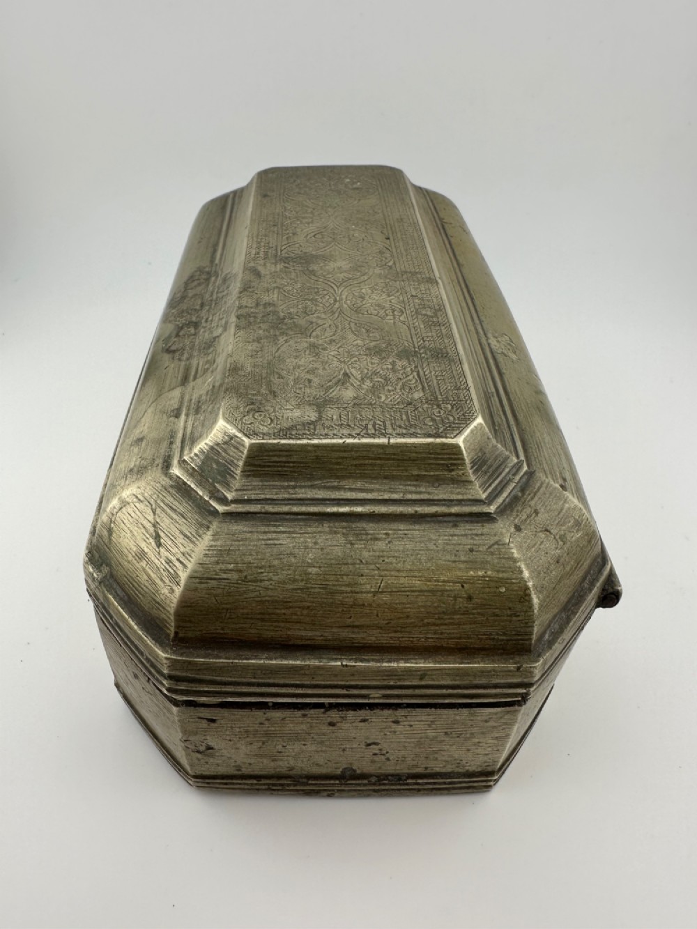 19th Century Malay Brunei Brass Betel Nut Sirih Box Engraved Borneo Region c.1880 Heavy 1329g View VI