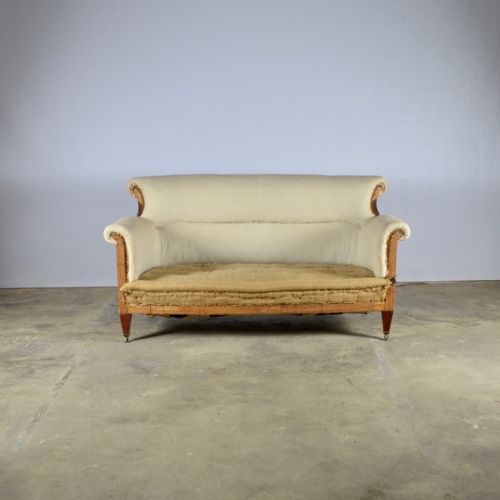 English Woodstock Style Sofa
upholstery Included