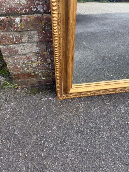 AN EXCEPTIONAL LARGE ANTIQUE ENGLISH 19TH CENTURY CARVED WOOD GESSO SHAPED TOP FRAMED GILT MIRROR - ADDITIONAL PHOTO 5