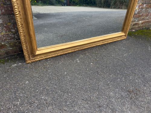 AN EXCEPTIONAL LARGE ANTIQUE ENGLISH 19TH CENTURY CARVED WOOD GESSO SHAPED TOP FRAMED GILT MIRROR - ADDITIONAL PHOTO 6