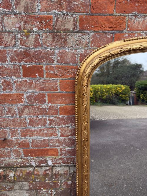 A FABULOUS LARGE ANTIQUE ENGLISH 19TH CENTURY CARVED WOOD AND GESSO ARCHED TOP GILT LAUREL LEAF FRAMED OVERMANTLE - ADDITIONAL PHOTO 4