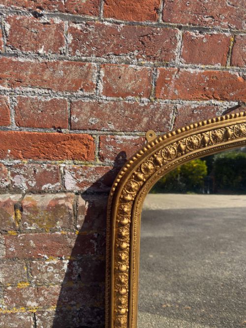 A DELIGHTFUL SMALL ANTIQUE ENGLISHN19TH CENTURY CARVED WOOD AND GESSO ARCHED TOP GILTOVERMANTEL MIRROR - ADDITIONAL PHOTO 3
