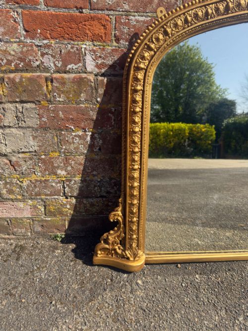 A DELIGHTFUL SMALL ANTIQUE ENGLISHN19TH CENTURY CARVED WOOD AND GESSO ARCHED TOP GILTOVERMANTEL MIRROR - ADDITIONAL PHOTO 4