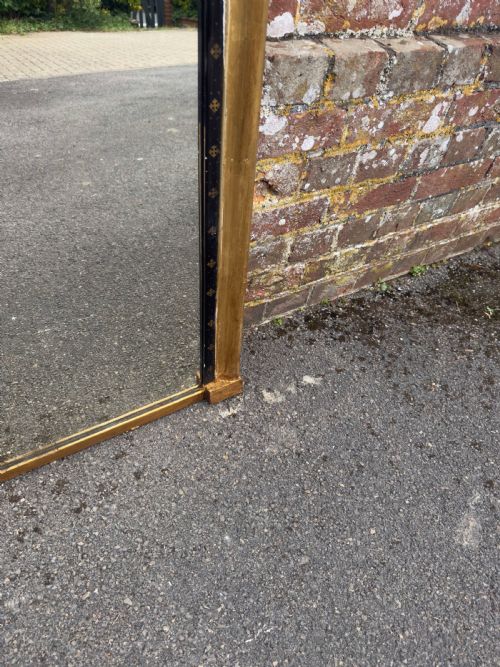 A LARGE ANTIQUE ENGLISH 19TH CENTURY CARVED WOOD GESSO ARCHED TOP GILT OVERMANTLE MIRROR - ADDITIONAL PHOTO 3