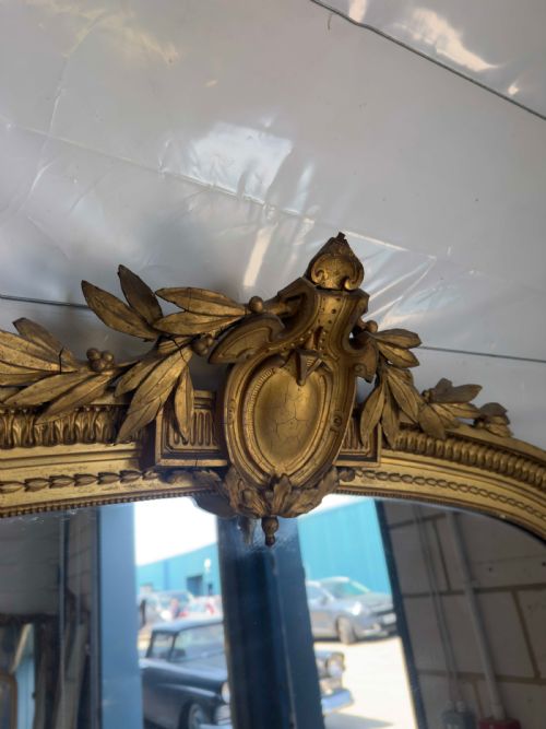 AN EXCEPTIONAL LARGE ANTIQUE ENGLISH 19TH CENTURY CARVED WOOD GESSO SHAPED TOP ORIGINAL GILT OVERMANTLE MIRROR - ADDITIONAL PHOTO 6
