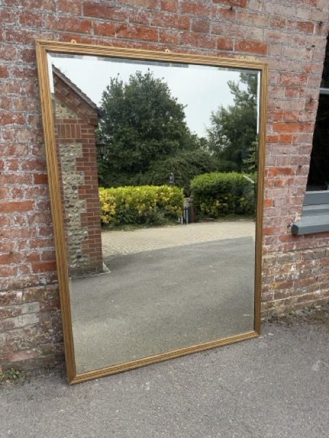 A SPLENDID LARGE ANTIQUE ENGLISH 19TH CENTURY CARVED WOOD RIBBED FRAMED MIRROR