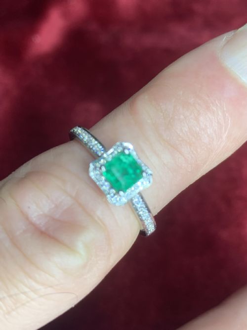 18CT WHITE GOLD EMERALD DIAMOND RING - ADDITIONAL PHOTO 6