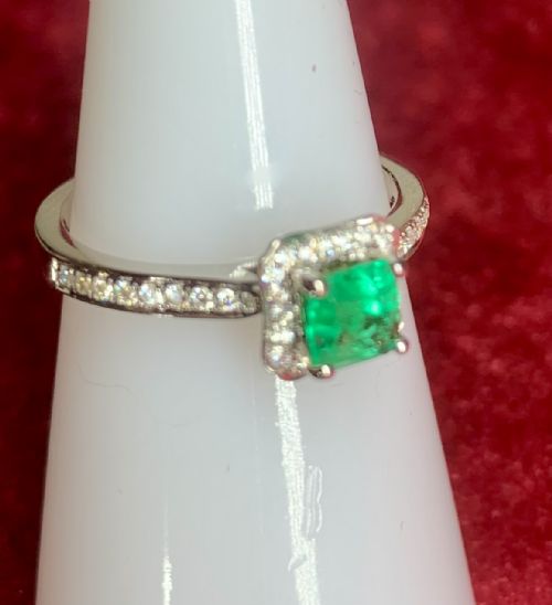 18CT WHITE GOLD EMERALD DIAMOND RING - ADDITIONAL PHOTO 7