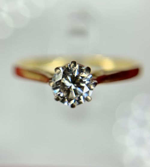 18CT PLAT DIAMOND SOLITAIRE RING