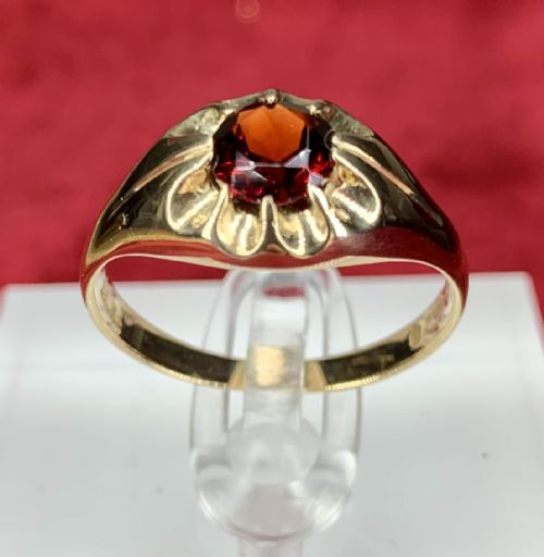 GENTS GYPSY 9CT GARNET RING - ADDITIONAL PHOTO 2