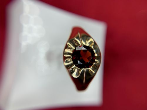 GENTS GYPSY 9CT GARNET RING - ADDITIONAL PHOTO 3