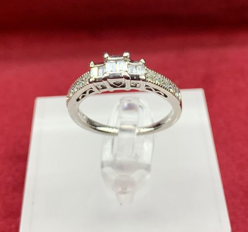 18 CARAT WHITE GOLD DIAMOND RING - ADDITIONAL PHOTO 2