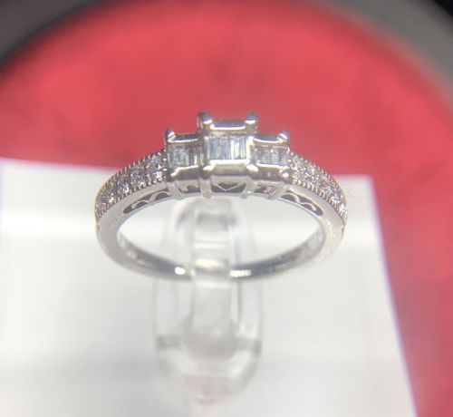 18 CARAT WHITE GOLD DIAMOND RING - ADDITIONAL PHOTO 3