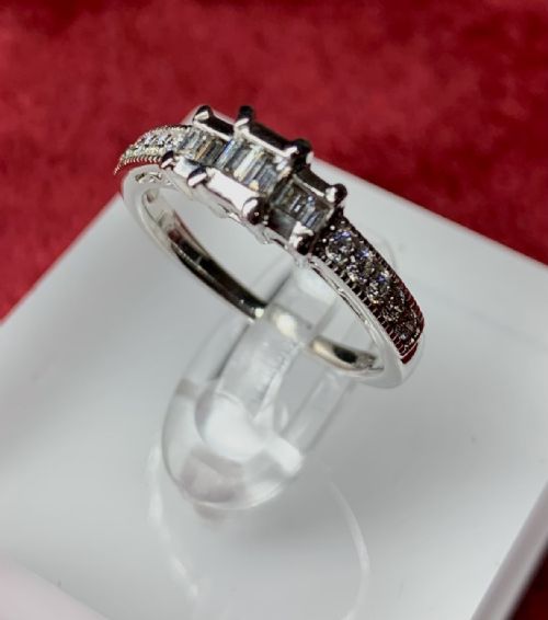 18 CARAT WHITE GOLD DIAMOND RING - ADDITIONAL PHOTO 4