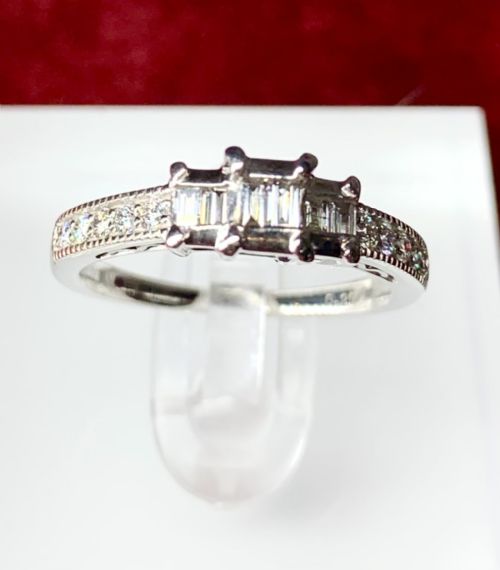 18 CARAT WHITE GOLD DIAMOND RING - ADDITIONAL PHOTO 8