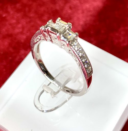 18 CARAT WHITE GOLD DIAMOND RING - ADDITIONAL PHOTO 9