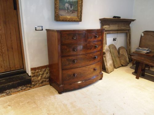 CHEST OF DRAWERS FINE QUALITY BOWFRONT VICTORIAN C1840 - ADDITIONAL PHOTO 1