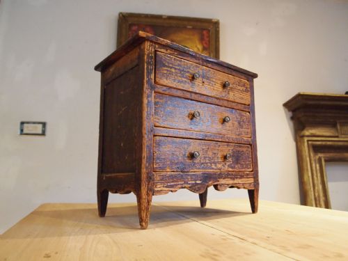 chest of drawers very rare primitive miniature welsh maetwrog c1800 - CATEGORY: ANTIQUE CHEST OF DRAWERS - DATED 1800