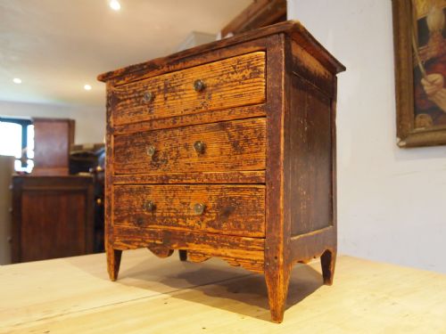 CHEST OF DRAWERS VERY RARE PRIMITIVE MINIATURE WELSH MAETWROG C1800 - ADDITIONAL PHOTO 1