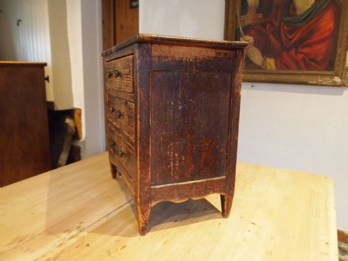 CHEST OF DRAWERS VERY RARE PRIMITIVE MINIATURE WELSH MAETWROG C1800 - ADDITIONAL PHOTO 2