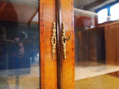 CABINET DISPLAY BOOKCASE FINE VICTORIAN WALNUT C1870 - ADDITIONAL PHOTO 6