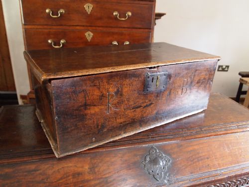 BOX CHARLES II OAK BOARDED BIBLE OR DEED BOX C1680 - ADDITIONAL PHOTO 7