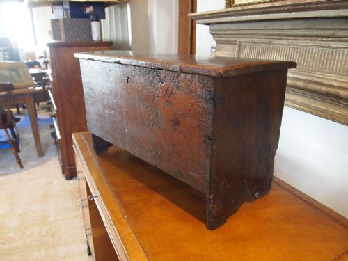 COFFER RARE CHILDS 17TH CENTURY OAK COFFER C1680 - ADDITIONAL PHOTO 9