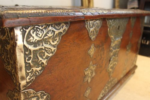 CHEST TRUNK COFFER STUNNING RARE ZANZIBAR TEAK AND BRASS C1850 - ADDITIONAL PHOTO 4