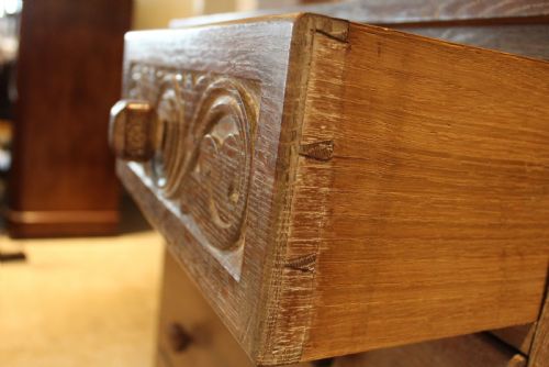 CHEST OF DRAWERS ARTS AND CRAFTS LIMED OAK PRESTIGIOUS MAKER C1900 - ADDITIONAL PHOTO 2