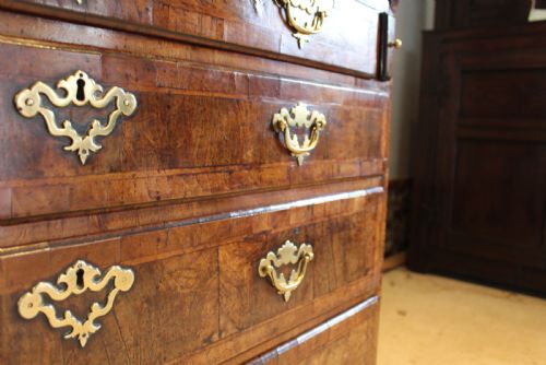 BUREAU OUTSTANDING GEORGE II WALNUT C1740 - ADDITIONAL PHOTO 2
