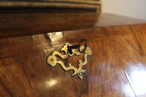 BUREAU OUTSTANDING GEORGE II WALNUT C1740 - ADDITIONAL PHOTO 9