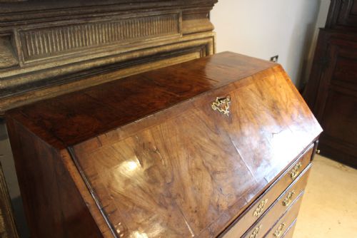 BUREAU OUTSTANDING GEORGE II WALNUT C1740 - ADDITIONAL PHOTO 10