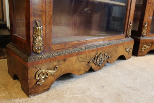 CABINETS AN OUTSTANDING LARGE PAIR OF VICTORIAN WALNUT CABINETS C1840 - ADDITIONAL PHOTO 6