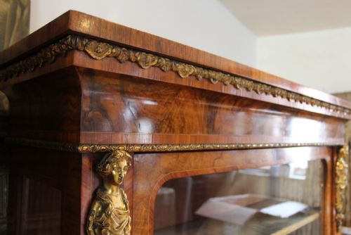 CABINETS AN OUTSTANDING LARGE PAIR OF VICTORIAN WALNUT CABINETS C1840 - ADDITIONAL PHOTO 11