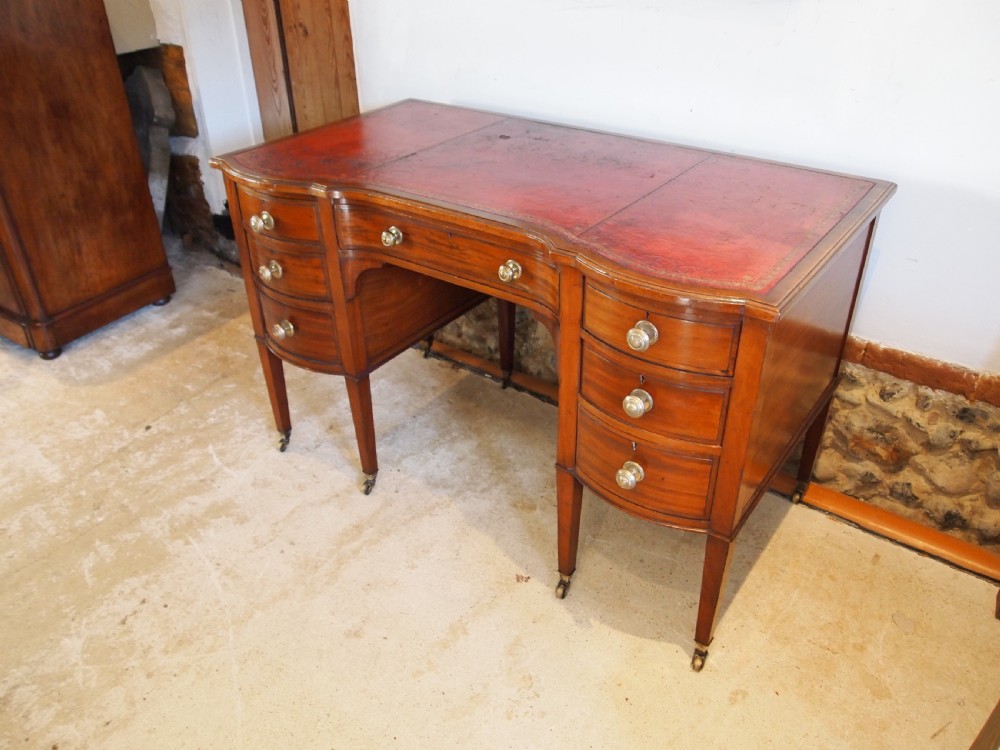 Desk Gillows writing table Victorian Mahogany c1890 View II