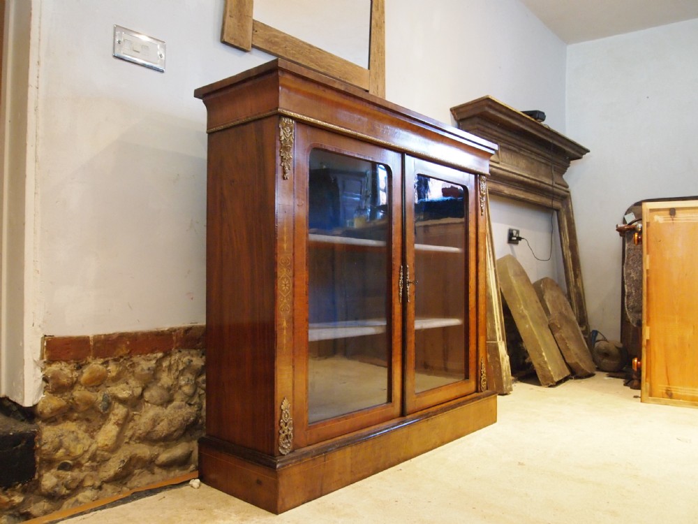 Cabinet display bookcase fine Victorian Walnut c1870 View II