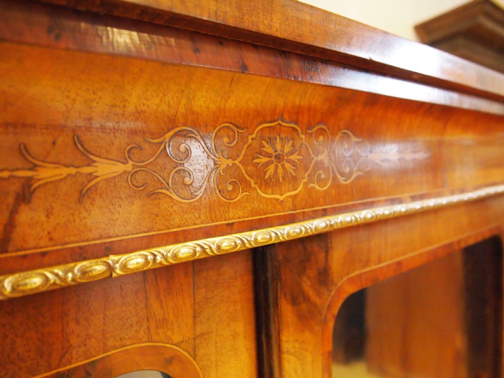 Cabinet display bookcase fine Victorian Walnut c1870 View III