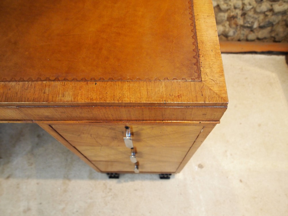 Desk fine Art Deco Walnut desk by Gillows c1925 View III