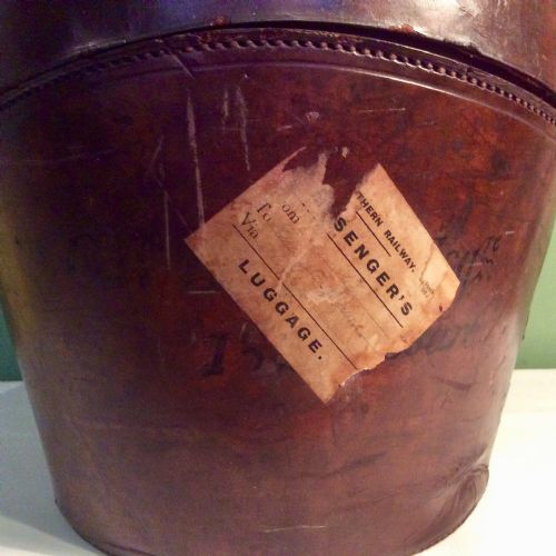 19TH CENTURY LEATHER TOP HAT BOX - ADDITIONAL PHOTO 3