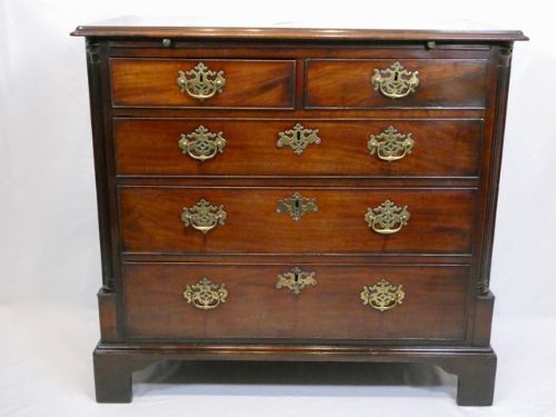SUPERB 18TH CENTURY CHEST OF DRAWERS