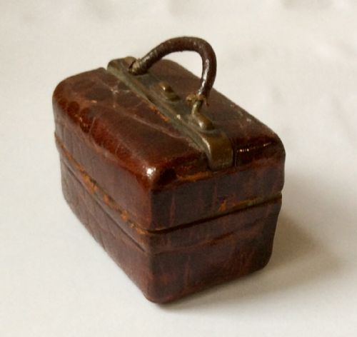 TRAVELLING INKWELL IN THE FORM OF A MINIATURE GLADSTONE BAG - ADDITIONAL PHOTO 1