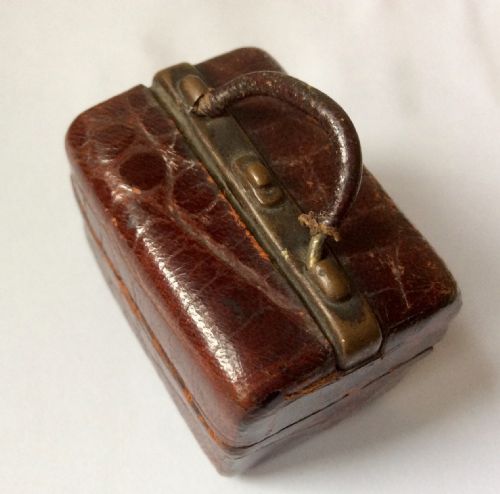 TRAVELLING INKWELL IN THE FORM OF A MINIATURE GLADSTONE BAG - ADDITIONAL PHOTO 3