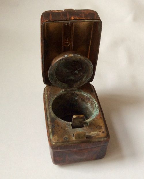 TRAVELLING INKWELL IN THE FORM OF A MINIATURE GLADSTONE BAG - ADDITIONAL PHOTO 5